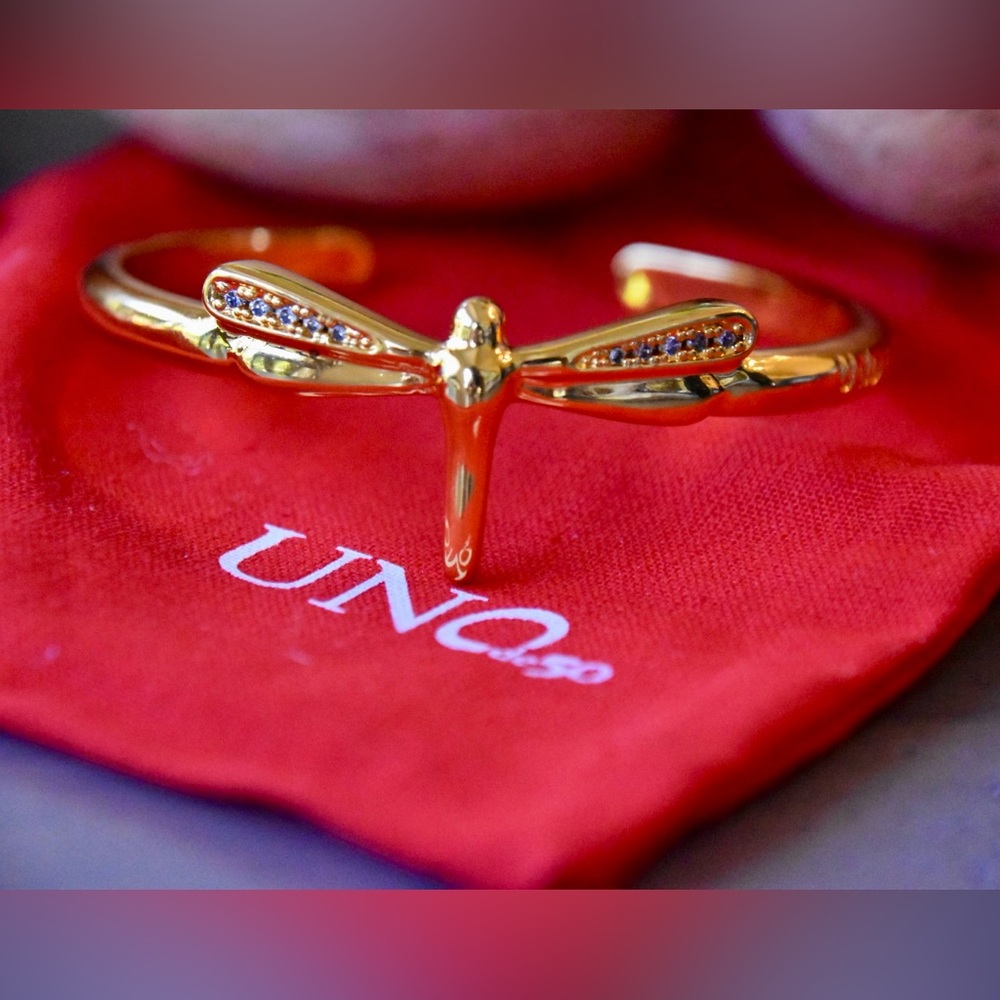 UNO de 50 Gold Dragonfly Cuff Bracelet with Crystal Wings